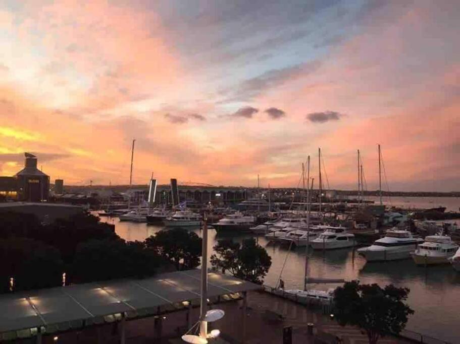 Luxury Waterfront Nest Above Viaduct Harbour Apartment โอ๊คแลนด์ ภายนอก รูปภาพ