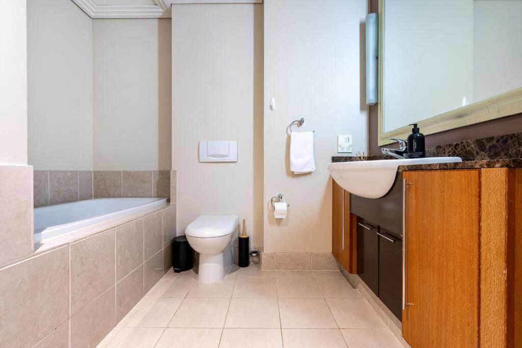 Luxury Waterfront Nest Above Viaduct Harbour Apartment โอ๊คแลนด์ ภายนอก รูปภาพ