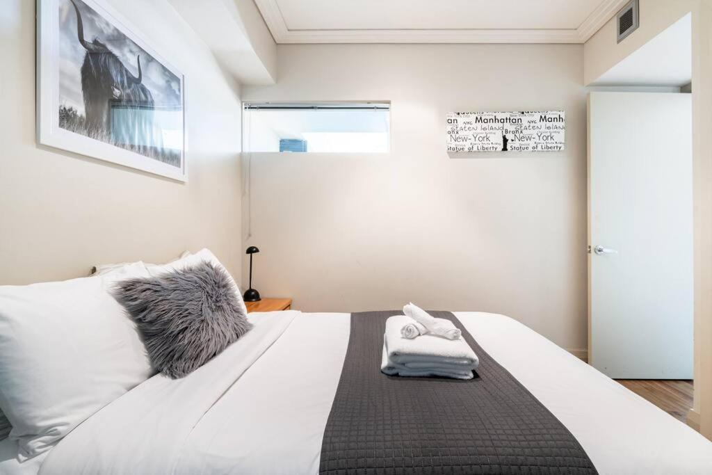 Luxury Waterfront Nest Above Viaduct Harbour Apartment โอ๊คแลนด์ ภายนอก รูปภาพ