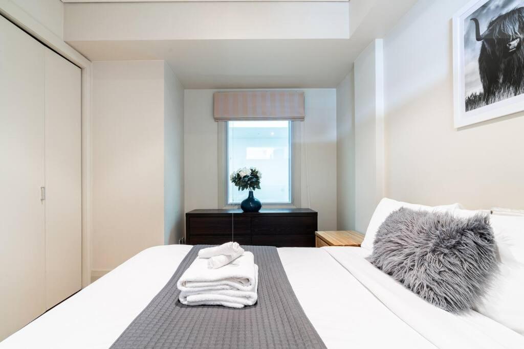 Luxury Waterfront Nest Above Viaduct Harbour Apartment โอ๊คแลนด์ ภายนอก รูปภาพ