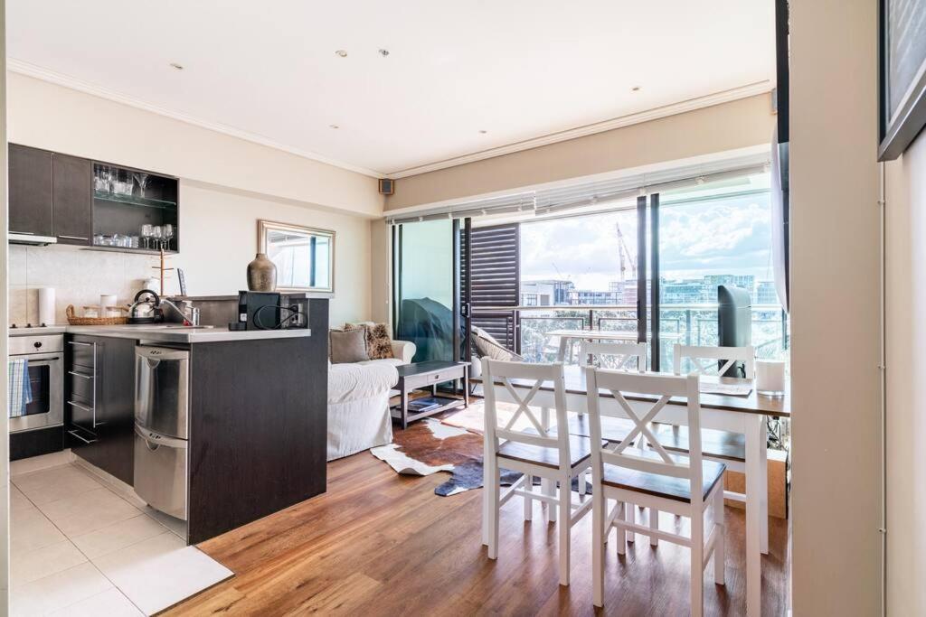 Luxury Waterfront Nest Above Viaduct Harbour Apartment โอ๊คแลนด์ ภายนอก รูปภาพ